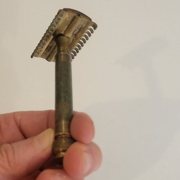 Antique Gillette Safety Razor gold tone  Made in USA pat date jan 13, 1920 - Picture 1 of 15